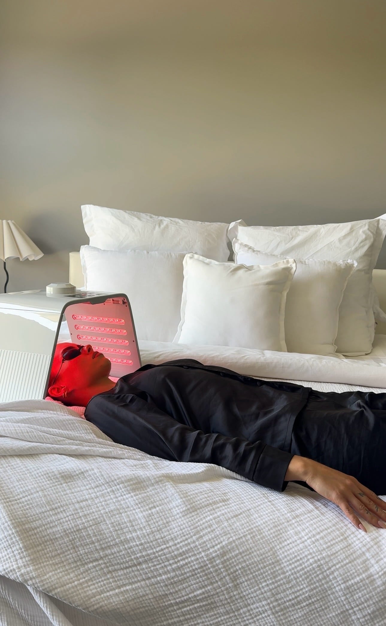 Emora Red Light Therapy Machine